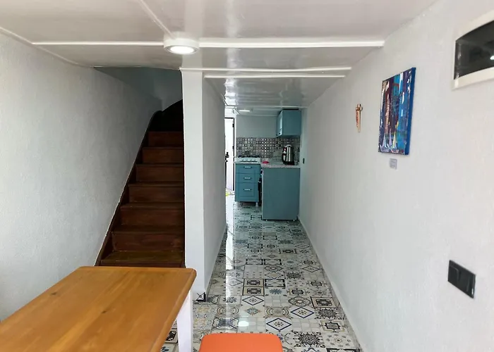 Cross House Historical Greek House With 3 Floors And Courtyard