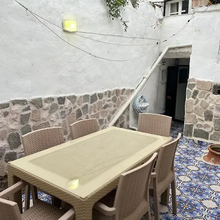 Cross House Historical Greek House With 3 Floors And Courtyard