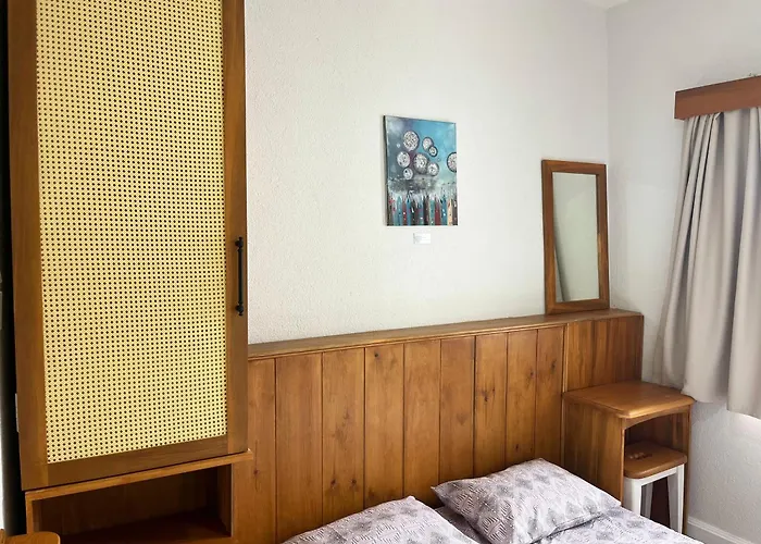 Вилла Cross House Historical Greek House With 3 Floors And Courtyard