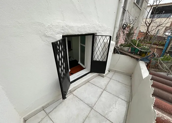 Вилла Cross House Historical Greek House With 3 Floors And Courtyard *